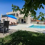 Villa New Modern Gogo With Private Pool Near The And Town Of Pula By Wiibuk *