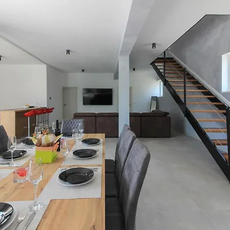 New Modern Gogo With Private Pool Near The And Town Of Pula By Wiibuk Šišan
