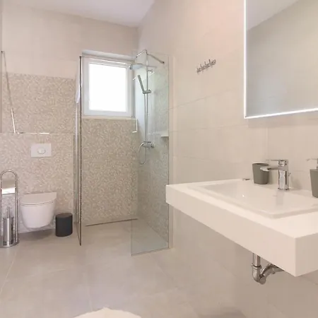 New Modern Gogo With Private Pool Near The And Town Of Pula By Wiibuk * Šišan