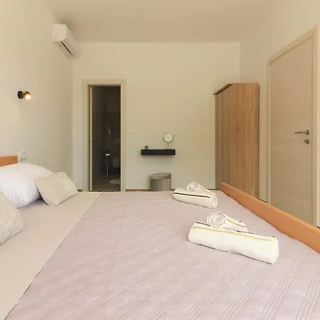 New Modern Gogo With Private Pool Near The And Town Of Pula By Wiibuk * Šišan