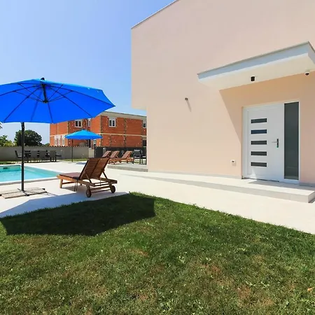 New Modern Gogo With Private Pool Near The And Town Of Pula By Wiibuk * Šišan