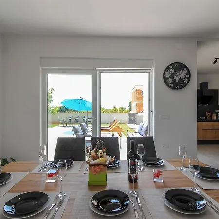 Villa New Modern Gogo With Private Pool Near The And Town Of Pula By Wiibuk Šišan